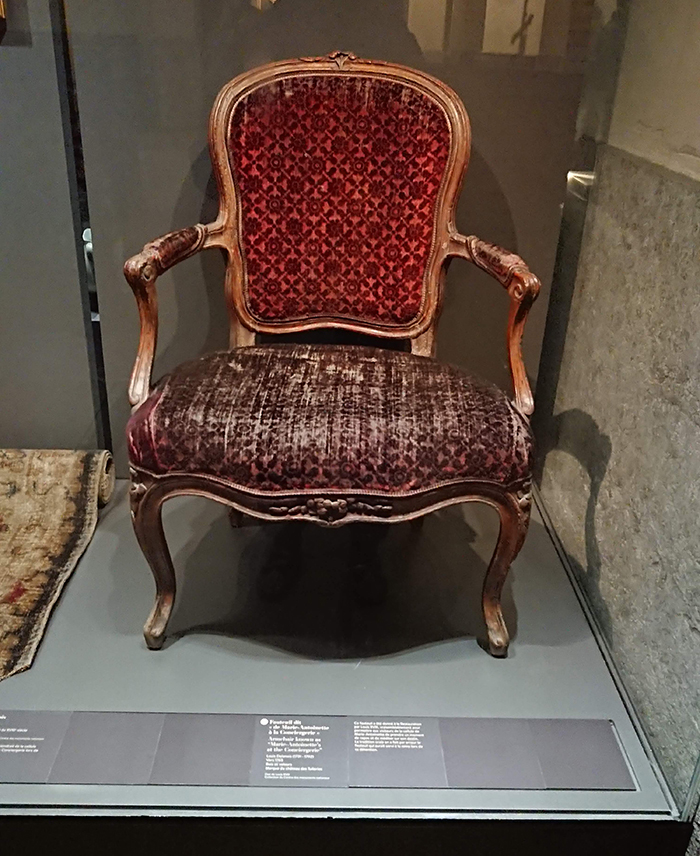 マリー・アントワネットが獄中で使用していた椅子